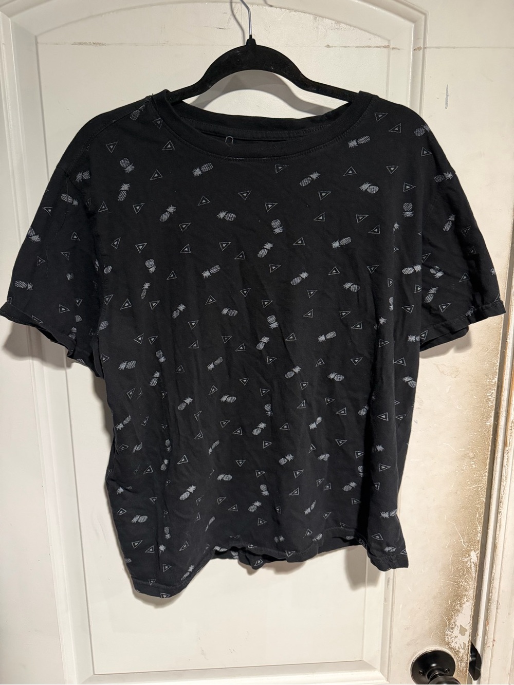 Ezekiel Black Short-Sleeve Tee with Light Gray Geometric Print